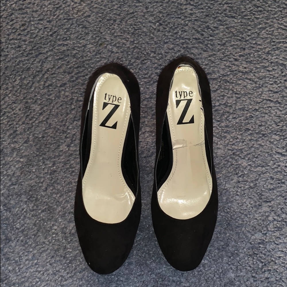 Type Z Black Pumps